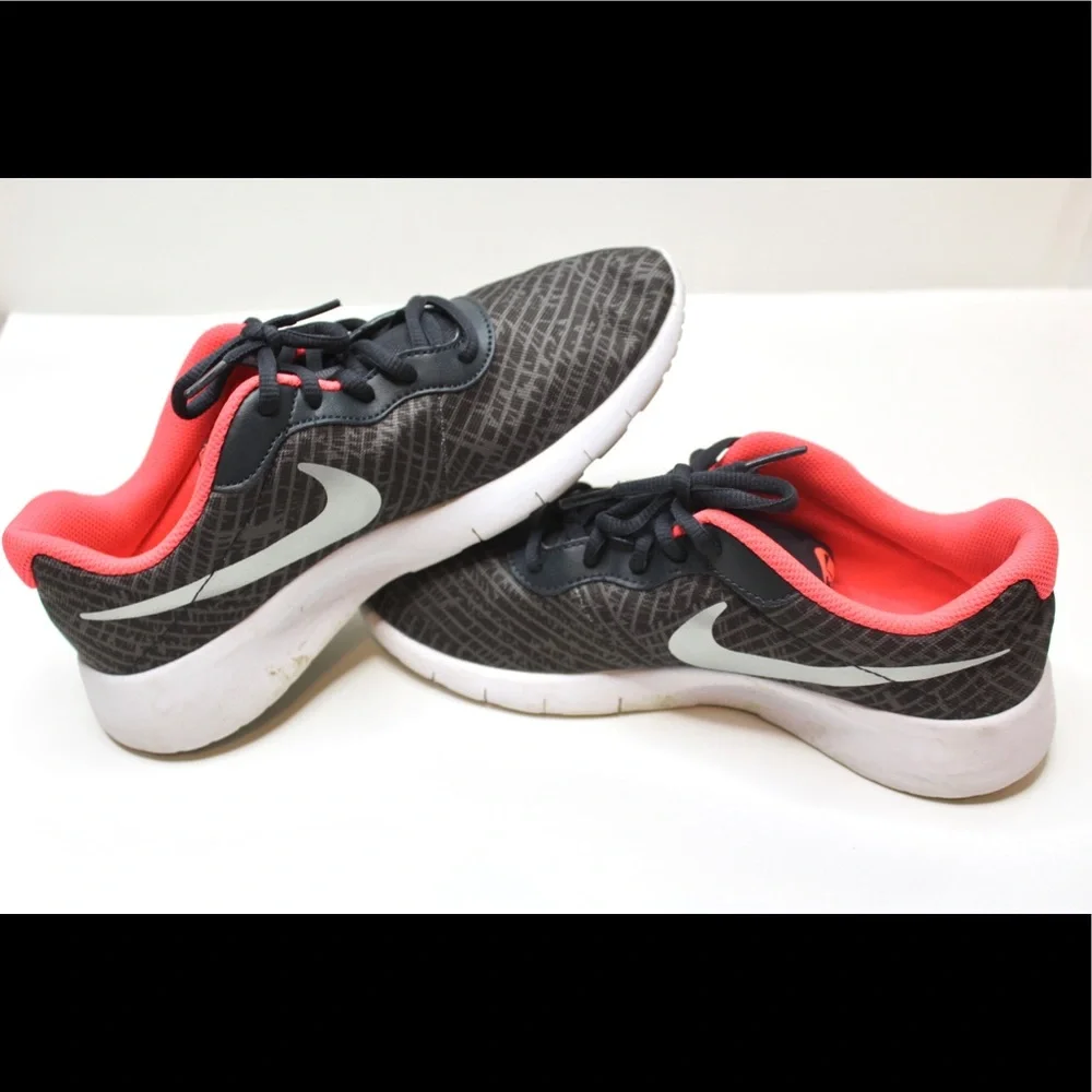 Nike | Pink/Grey Tanjun Print Athletic Running Sneakers